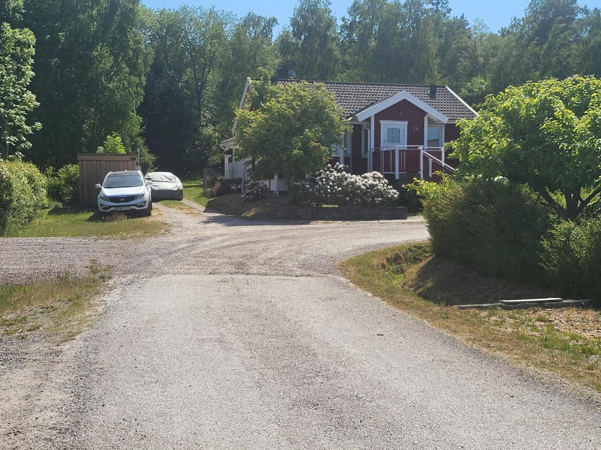 Minihus Med Stor Traedgardstomt Naera Golf Och Hav Villa Trosa Kültér fotó