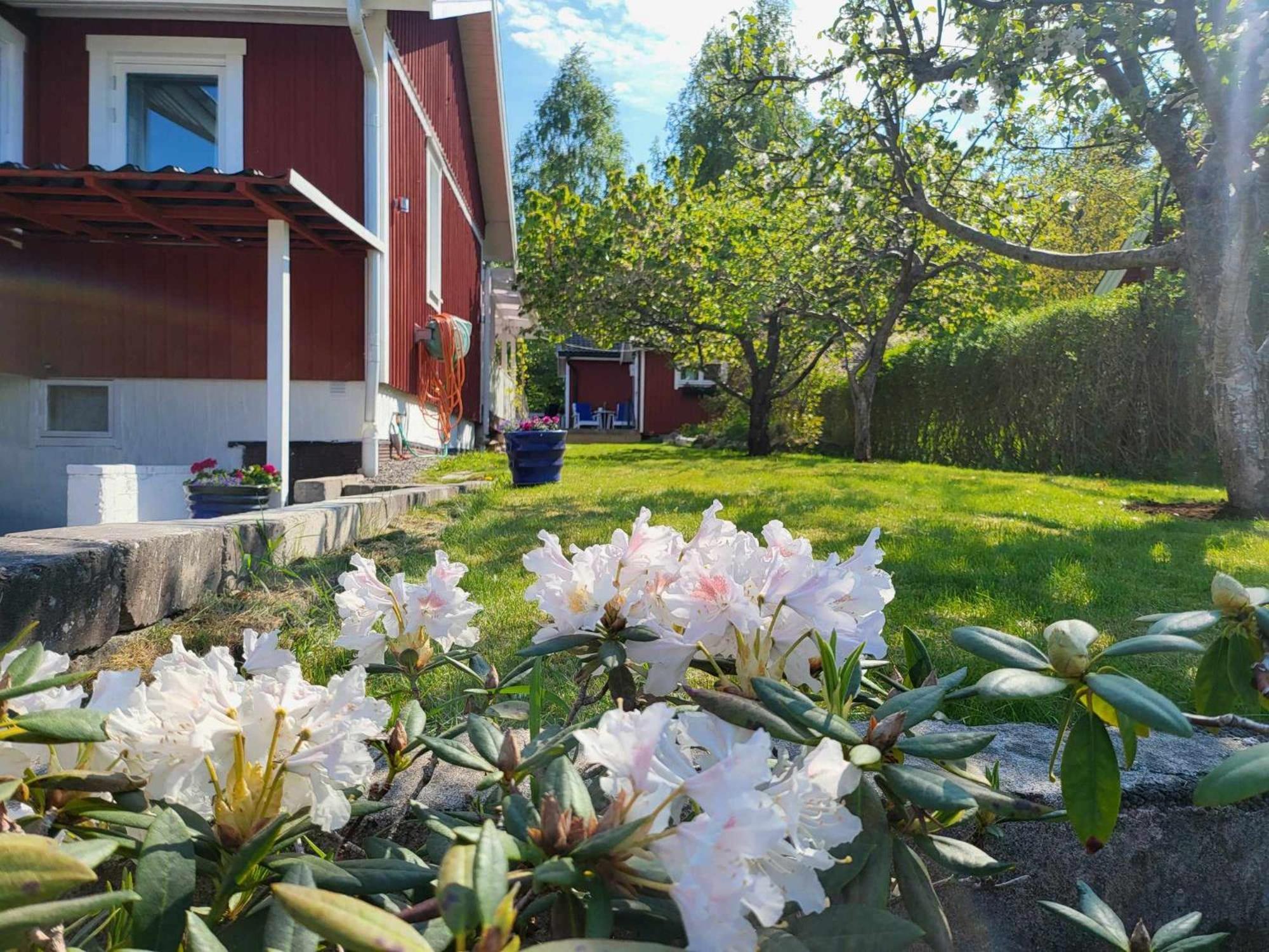 Minihus Med Stor Traedgardstomt Naera Golf Och Hav Villa Trosa Kültér fotó